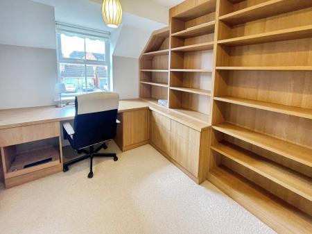 4 bedroom Semi-detached house to let in Ferncroft Walk, Chellaston, Derby, DE73