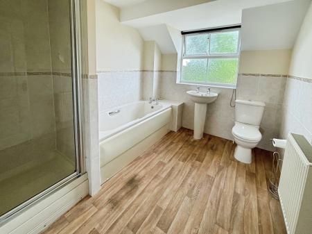 4 bedroom Semi-detached house to let in Ferncroft Walk, Chellaston, Derby, DE73