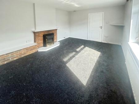 3 bedroom Semi-detached house to let in Grantham Avenue, Chaddesden, Derby, DE21