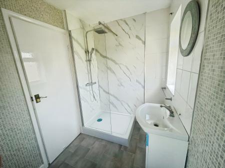 3 bedroom Semi-detached house to let in Grantham Avenue, Chaddesden, Derby, DE21