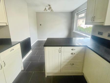 3 bedroom Semi-detached house to let in Grantham Avenue, Chaddesden, Derby, DE21