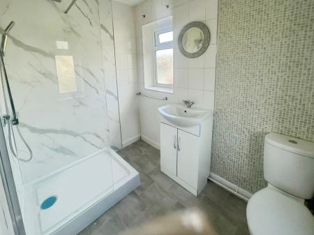 3 bedroom Semi-detached house to let in Grantham Avenue, Chaddesden, Derby, DE21