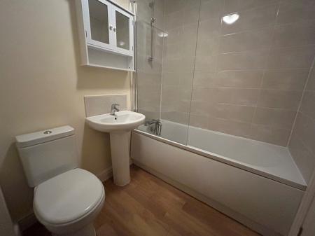 3 bedroom Town house to let in Queensbury Park Drive, Shelton Lock, Derby, DE24