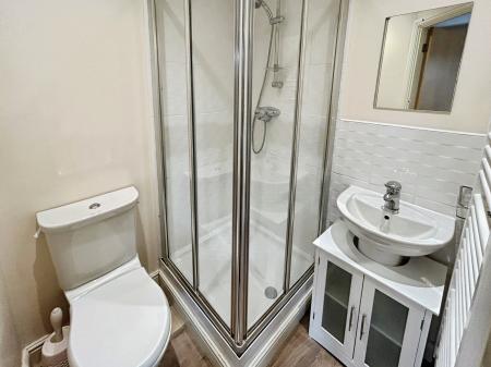 3 bedroom Town house to let in Auriga Court, Chester Green, Derby, DE1