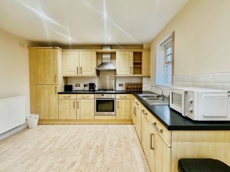 3 bedroom Town house to let in Auriga Court, Chester Green, Derby, DE1