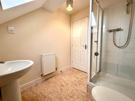 4 bedroom Town house to let in Brightwater Close, Shelton Lock, Derby, DE24