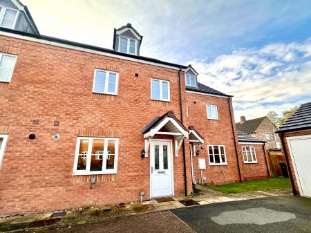 4 bedroom Town house to let in Brightwater Close, Shelton Lock, Derby, DE24