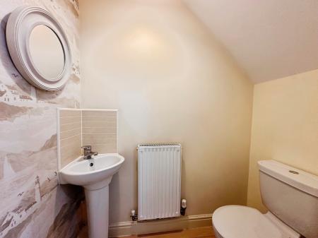 4 bedroom Town house to let in Brightwater Close, Shelton Lock, Derby, DE24