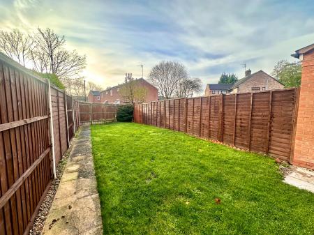 4 bedroom Town house to let in Brightwater Close, Shelton Lock, Derby, DE24