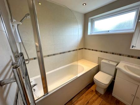 3 bedroom Detached house to let in Lychgate Close, Oakwood, Derby, DE21