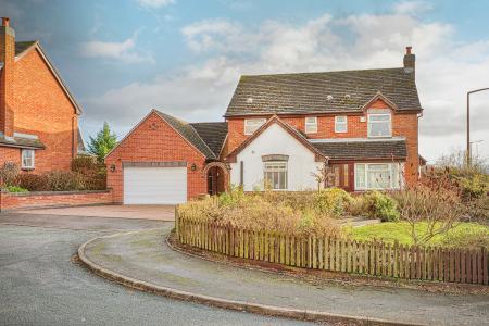 4 bedroom Detached house for sale in Latham Close, Burton on Trent, DE15