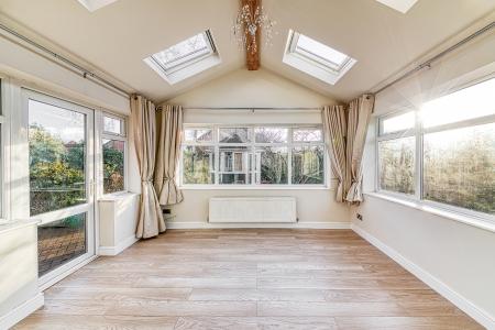 4 bedroom Detached house for sale in Latham Close, Burton on Trent, DE15