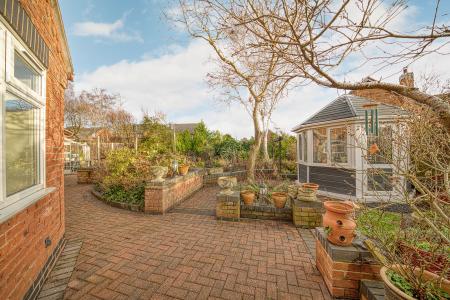 4 bedroom Detached house for sale in Latham Close, Burton on Trent, DE15