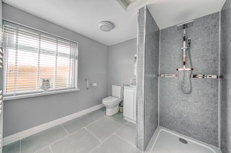 4 bedroom Detached house for sale in Latham Close, Burton on Trent, DE15