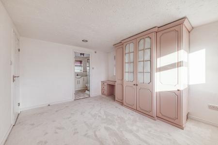 4 bedroom Detached house for sale in Latham Close, Burton on Trent, DE15