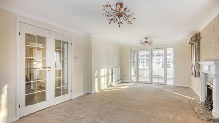 4 bedroom Detached house for sale in Latham Close, Burton on Trent, DE15