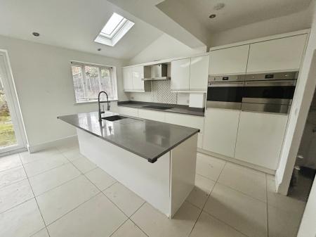 3 bedroom Semi-detached house to let in Brackensdale Avenue, Mackworth, Derby, DE22