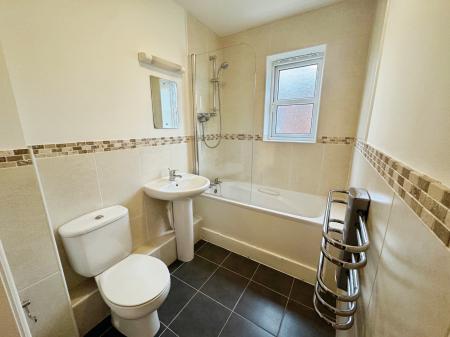 2 bedroom Apartment to let in Thornhill Road, Littleover, Derby, DE23