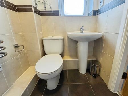 2 bedroom Apartment to let in Thornhill Road, Littleover, Derby, DE23