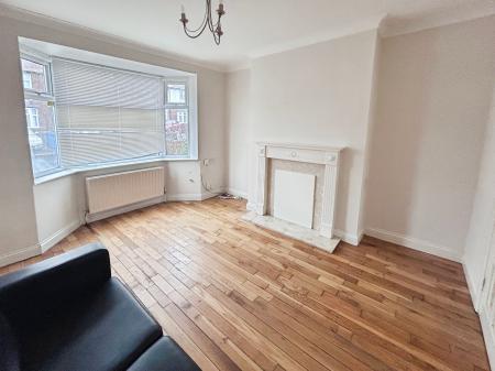 3 bedroom Semi-detached house to let in Oaklands Avenue, Littleover, Derby, DE23