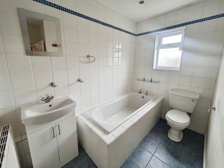 3 bedroom Semi-detached house to let in Oaklands Avenue, Littleover, Derby, DE23