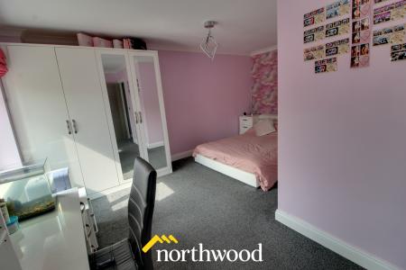 5 bedroom Detached house to let in Fountains Close, Kirk Sandall, Doncaster, DN3