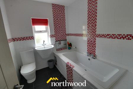 5 bedroom Detached house to let in Fountains Close, Kirk Sandall, Doncaster, DN3