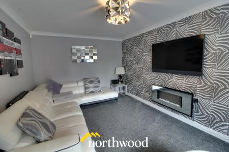 5 bedroom Detached house to let in Fountains Close, Kirk Sandall, Doncaster, DN3