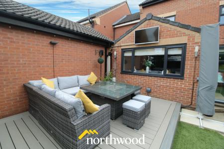 5 bedroom Detached house to let in Fountains Close, Kirk Sandall, Doncaster, DN3