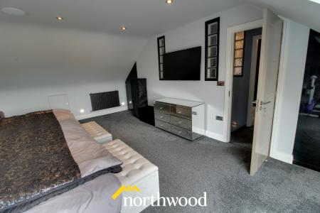 5 bedroom Detached house to let in Fountains Close, Kirk Sandall, Doncaster, DN3