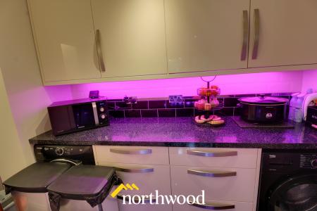 5 bedroom Detached house to let in Fountains Close, Kirk Sandall, Doncaster, DN3