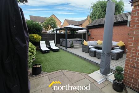 5 bedroom Detached house to let in Fountains Close, Kirk Sandall, Doncaster, DN3