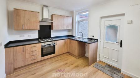 3 bedroom Terraced House to let in Kings Terrace, Askern, Doncaster, DN6