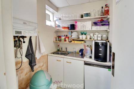 0 bedroom Commercial Property to let in Thorne Road, Doncaster, DN1