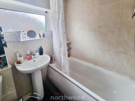 2 bedroom Semi-detached house for sale in Acacia Road, Cantley, Doncaster, DN4