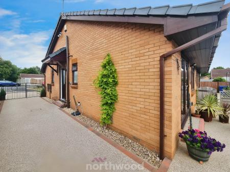 2 bedroom Semi-detached bungalow for sale in Ash Dale Road, Warmsworth, Doncaster, DN4