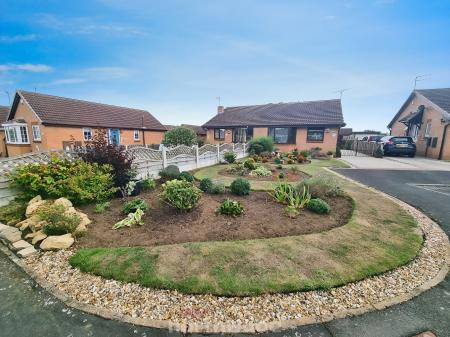 2 bedroom Semi-detached bungalow for sale in Ash Dale Road, Warmsworth, Doncaster, DN4