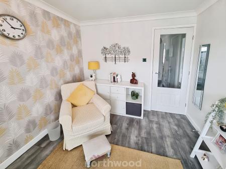 2 bedroom Semi-detached bungalow for sale in Ash Dale Road, Warmsworth, Doncaster, DN4
