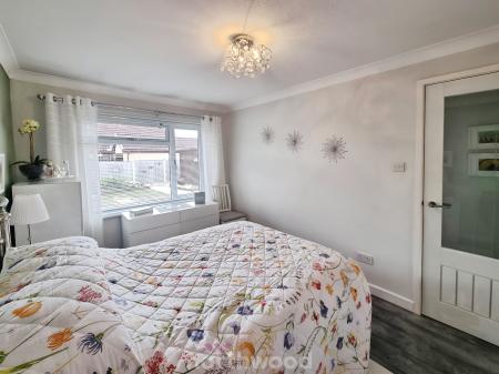 2 bedroom Semi-detached bungalow for sale in Ash Dale Road, Warmsworth, Doncaster, DN4