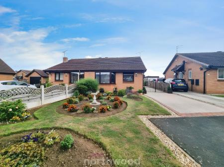 2 bedroom Semi-detached bungalow for sale in Ash Dale Road, Warmsworth, Doncaster, DN4