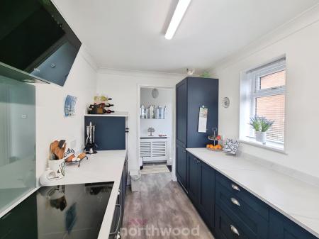 2 bedroom Semi-detached bungalow for sale in Ash Dale Road, Warmsworth, Doncaster, DN4