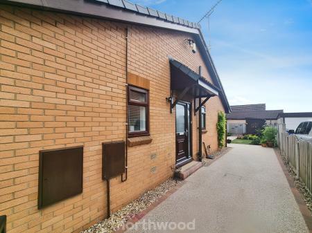 2 bedroom Semi-detached bungalow for sale in Ash Dale Road, Warmsworth, Doncaster, DN4