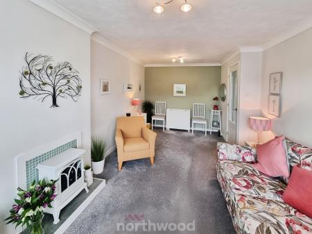 2 bedroom Semi-detached bungalow for sale in Ash Dale Road, Warmsworth, Doncaster, DN4