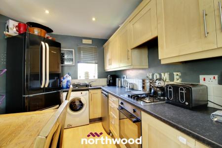 2 bedroom Flat for sale in Brander Close, Balby, Doncaster, DN4