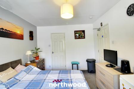 5 bedroom Semi-detached house for sale in Carr House Road, Belle Vue, Doncaster, DN4