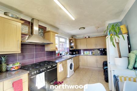 5 bedroom Semi-detached house for sale in Carr House Road, Belle Vue, Doncaster, DN4