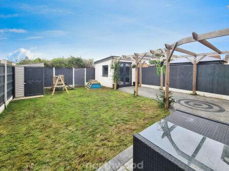 3 bedroom Detached house for sale in Fair Holme View, Armthorpe, Doncaster, DN3