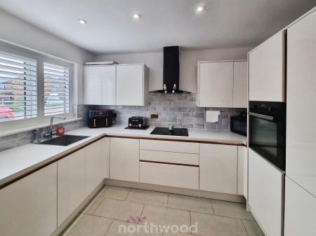 3 bedroom Detached house for sale in Fair Holme View, Armthorpe, Doncaster, DN3