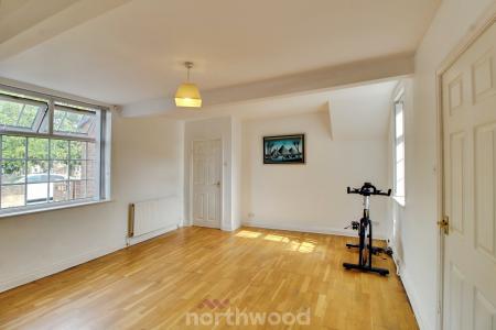 3 bedroom Terraced House for sale in Mansfield Crescent, Armthorpe, Doncaster, DN3