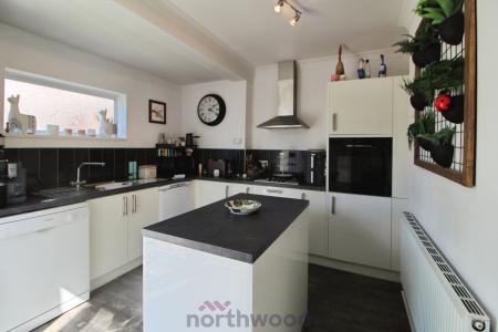 4 bedroom Semi-detached house for sale in Marlborough Road, Town Moor, Doncaster, DN2